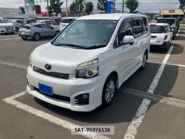 Toyota VOXY 2011-09 8369499-2
