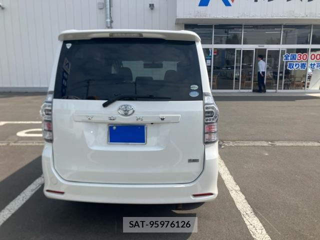 Toyota VOXY 2011-09 8369499-6