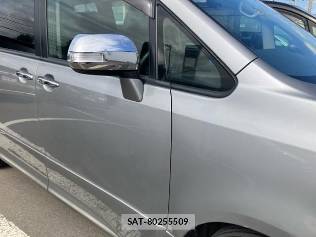 Toyota VOXY 2013-03 8369498-9
