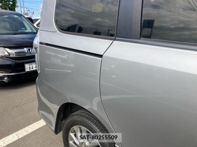 Toyota VOXY 2013-03 8369498-11