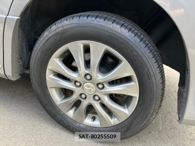 Toyota VOXY 2013-03 8369498-15