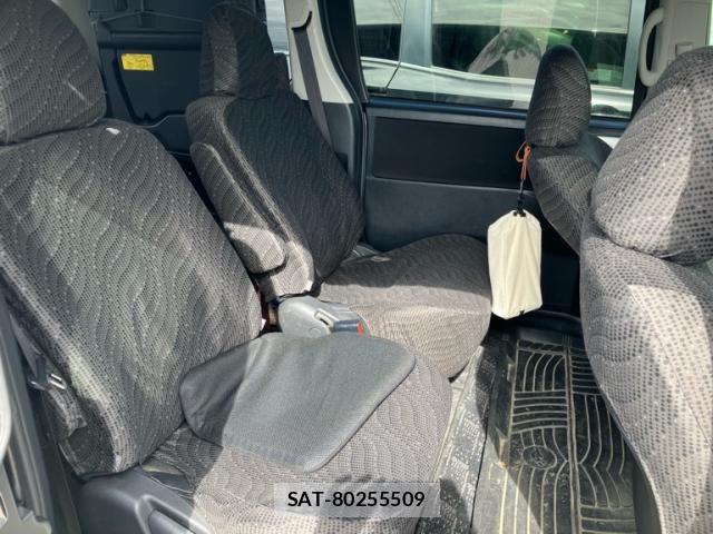 Toyota VOXY 2013-03 8369498-17