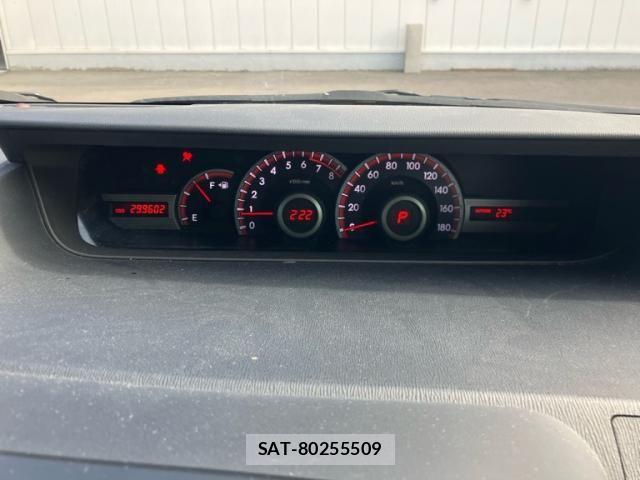 Toyota VOXY 2013-03 8369498-23