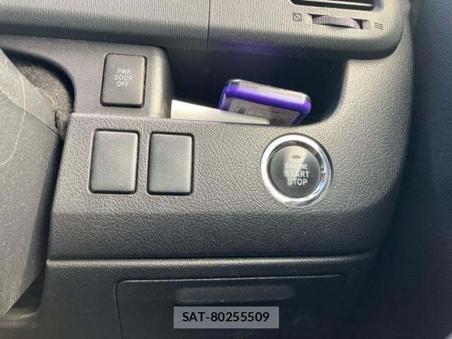 Toyota VOXY 2013-03 8369498-26