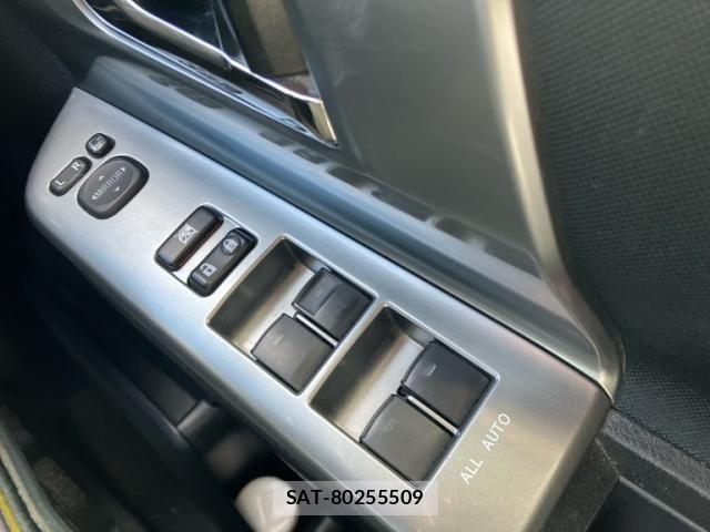 Toyota VOXY 2013-03 8369498-27