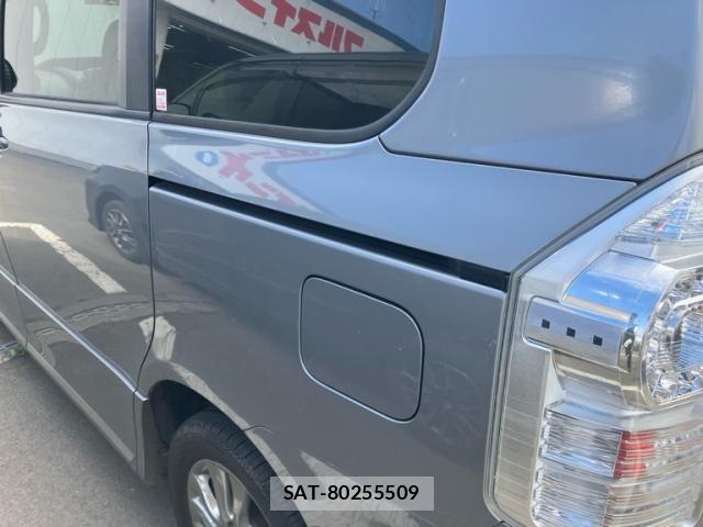 Toyota VOXY 2013-03 8369498-2