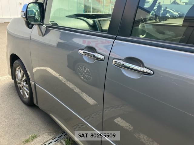 Toyota VOXY 2013-03 8369498-4
