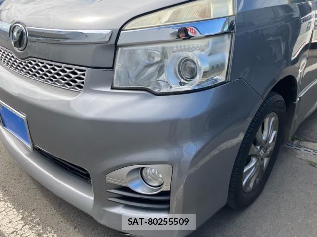 Toyota VOXY 2013-03 8369498-6