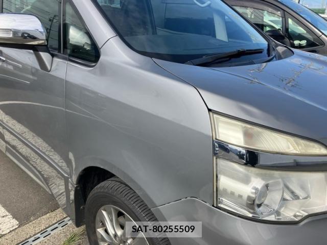 Toyota VOXY 2013-03 8369498-8