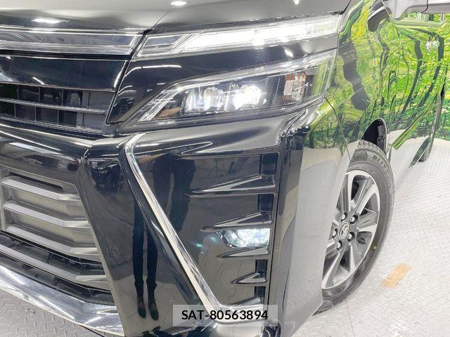 Toyota VOXY 2018-12 8369497-12