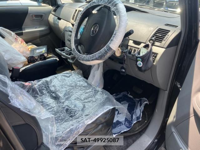 Toyota VOXY 2005-07 8369502-10