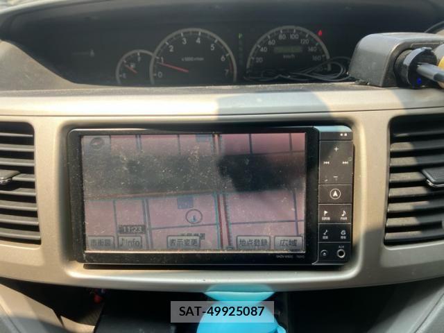 Toyota VOXY 2005-07 8369502-17