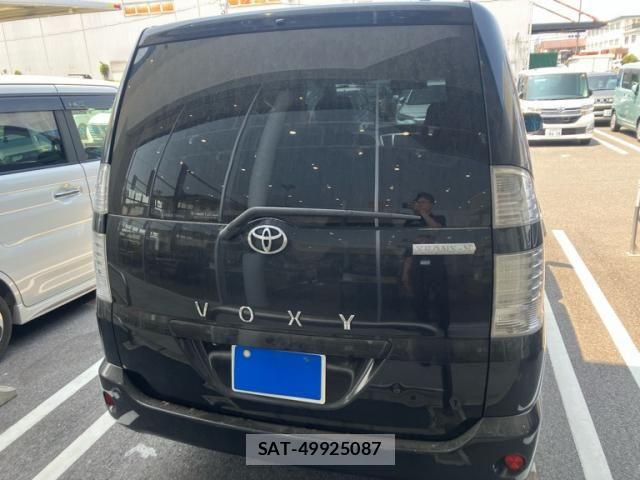 Toyota VOXY 2005-07 8369502-1