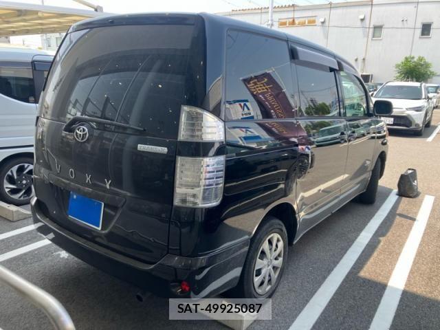 Toyota VOXY 2005-07 8369502-4