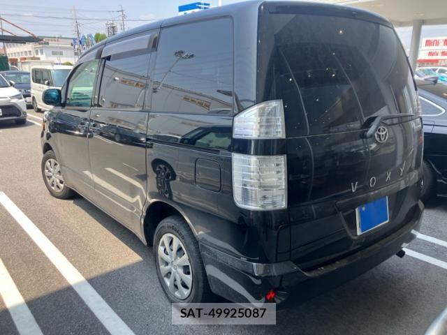 Toyota VOXY 2005-07 8369502-5