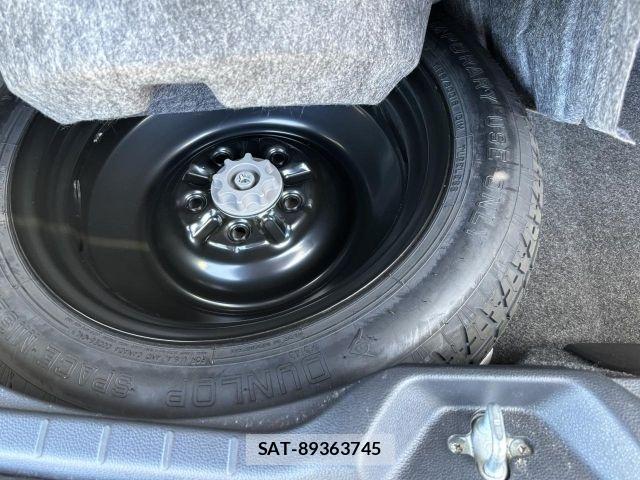 Toyota VOXY 2024-01 8369496-17