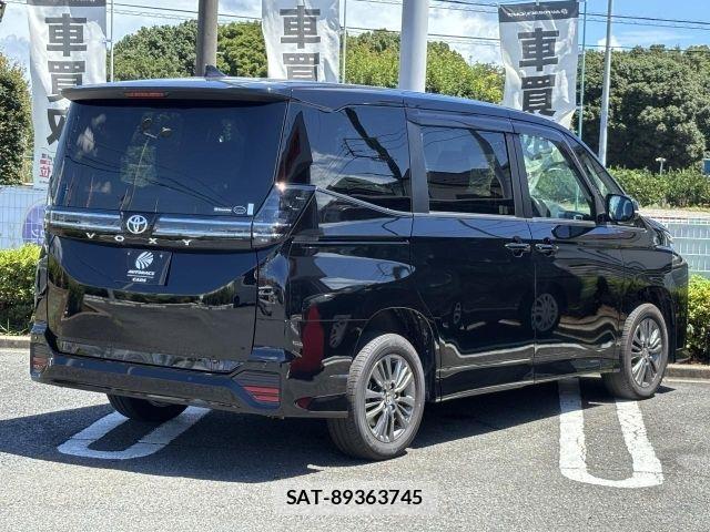 Toyota VOXY 2024-01 8369496-2