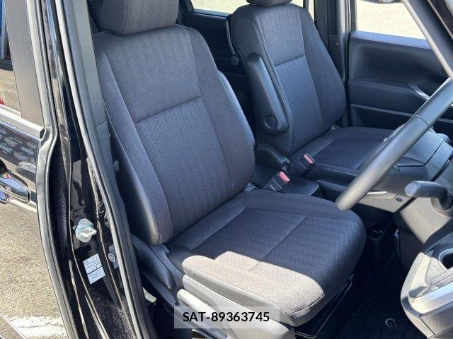 Toyota VOXY 2024-01 8369496-4