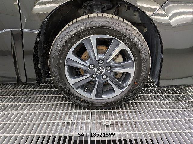 Toyota VOXY 2018-07 8369495-12