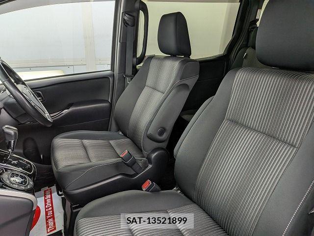 Toyota VOXY 2018-07 8369495-6