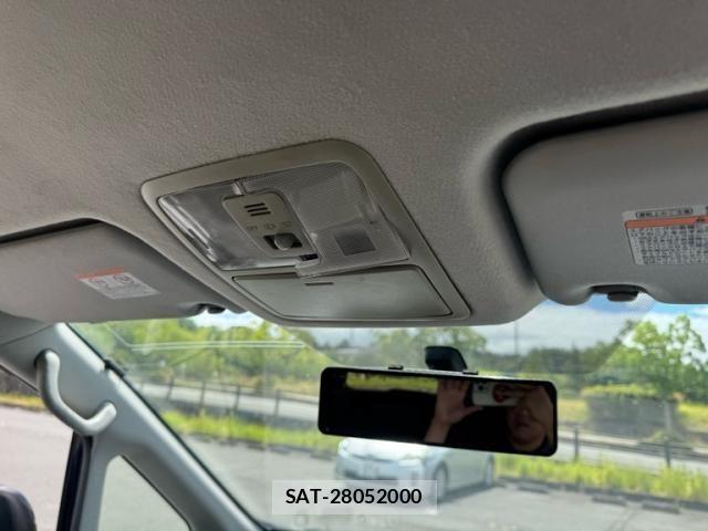 Toyota VOXY 2007-09 8369500-18