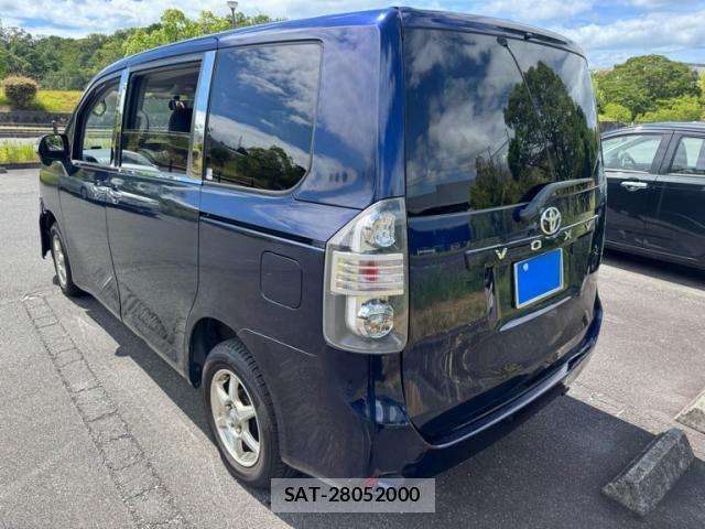 Toyota VOXY 2007-09 8369500-3