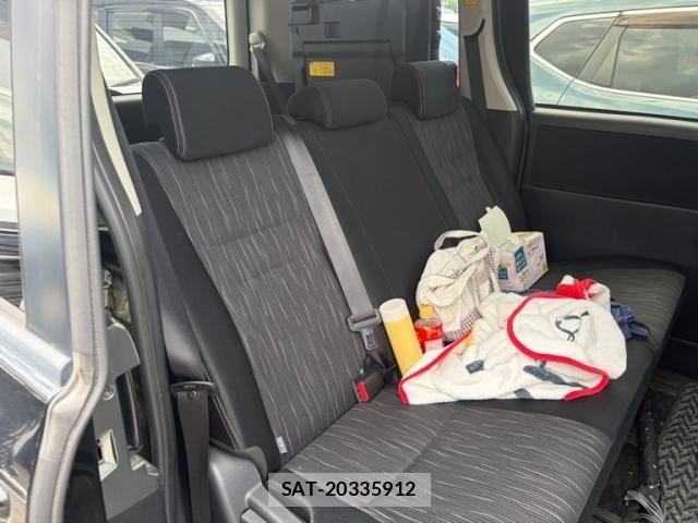 Toyota VOXY 2012-01 8372308-12