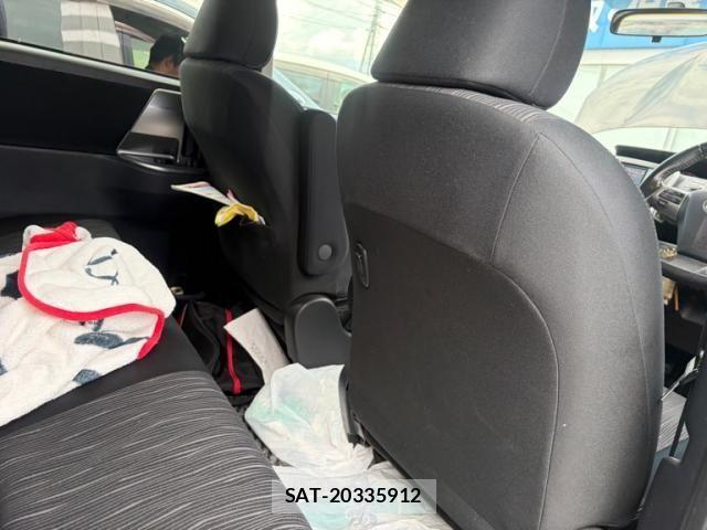Toyota VOXY 2012-01 8372308-13