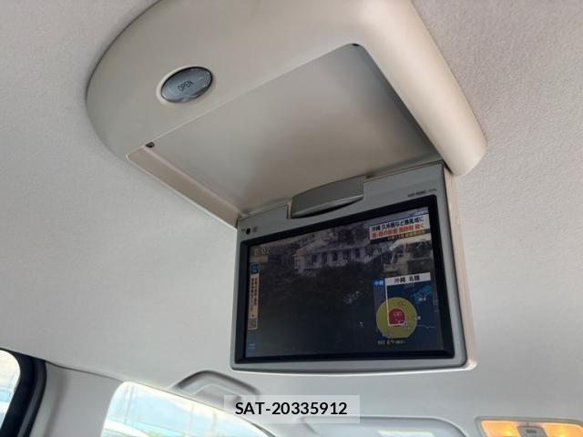 Toyota VOXY 2012-01 8372308-15