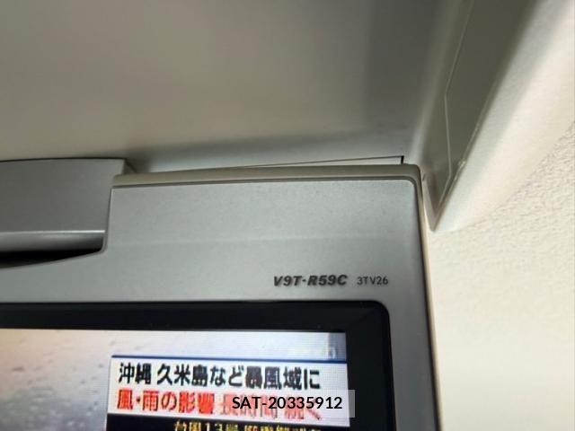 Toyota VOXY 2012-01 8372308-16