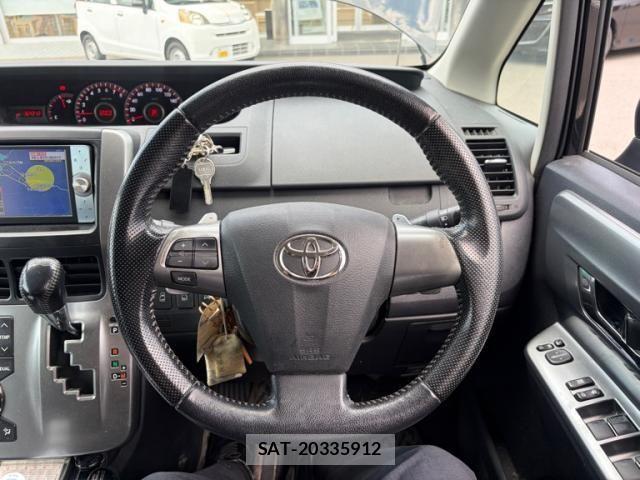 Toyota VOXY 2012-01 8372308-18