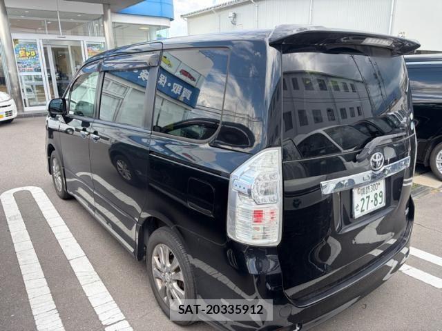 Toyota VOXY 2012-01 8372308-1
