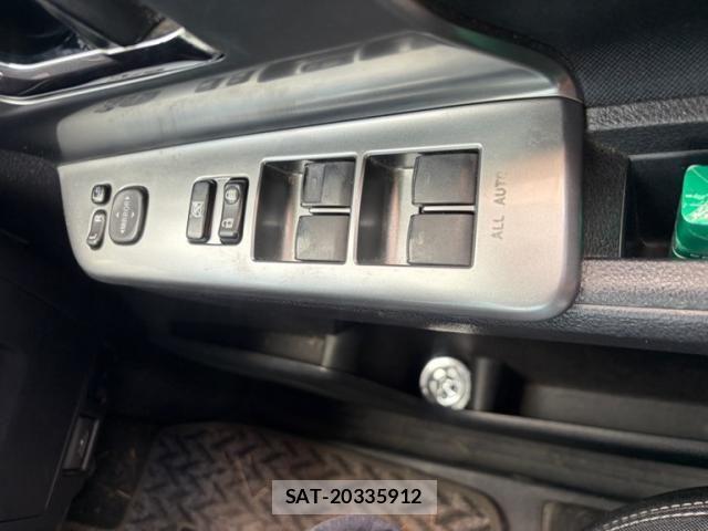 Toyota VOXY 2012-01 8372308-19