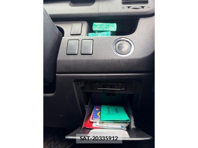 Toyota VOXY 2012-01 8372308-20