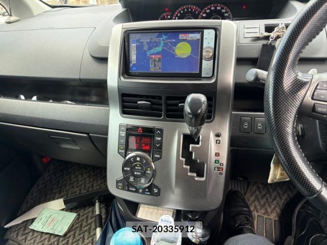 Toyota VOXY 2012-01 8372308-21
