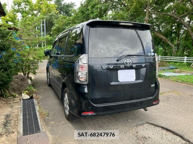 Toyota VOXY 2007-08 8372309-2