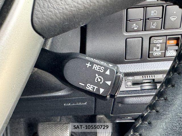 Toyota VOXY 2017-11 8415560-14