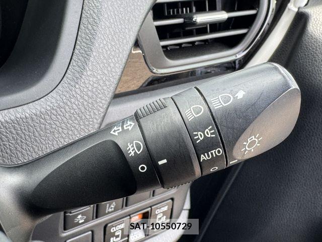 Toyota VOXY 2017-11 8415560-15