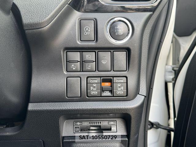 Toyota VOXY 2017-11 8415560-16