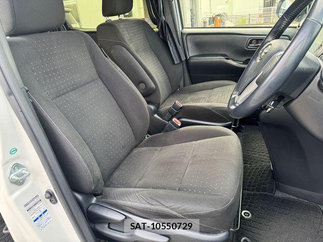 Toyota VOXY 2017-11 8415560-22