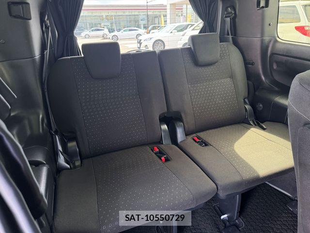 Toyota VOXY 2017-11 8415560-24
