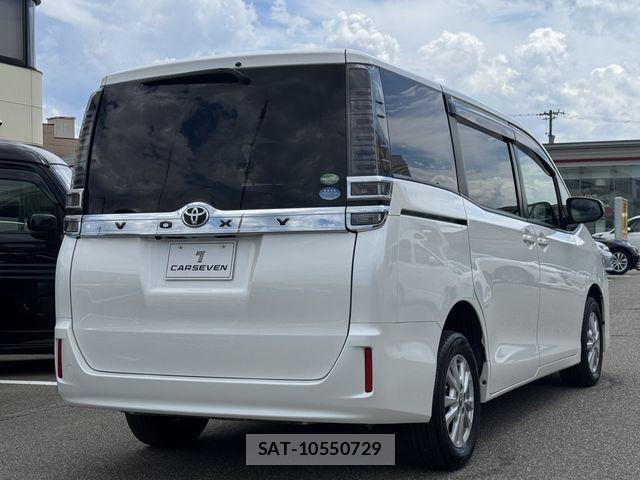 Toyota VOXY 2017-11 8415560-5
