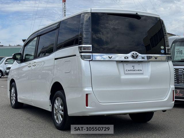 Toyota VOXY 2017-11 8415560-7