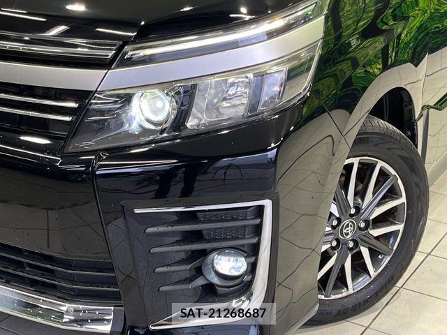 Toyota VOXY 2016-07 8415558-12