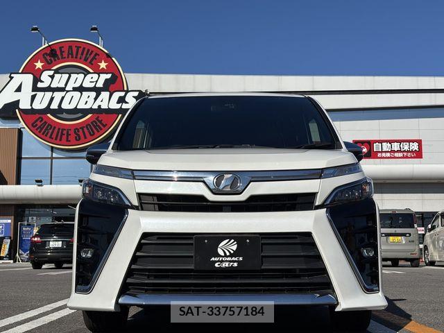 Toyota VOXY 2017-12 8415551-11
