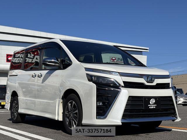 Toyota VOXY 2017-12 8415551-12