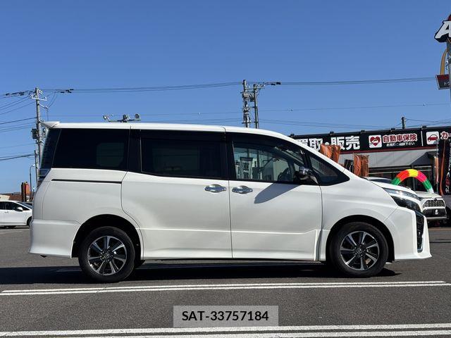 Toyota VOXY 2017-12 8415551-13
