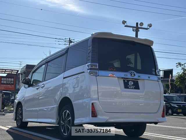 Toyota VOXY 2017-12 8415551-15