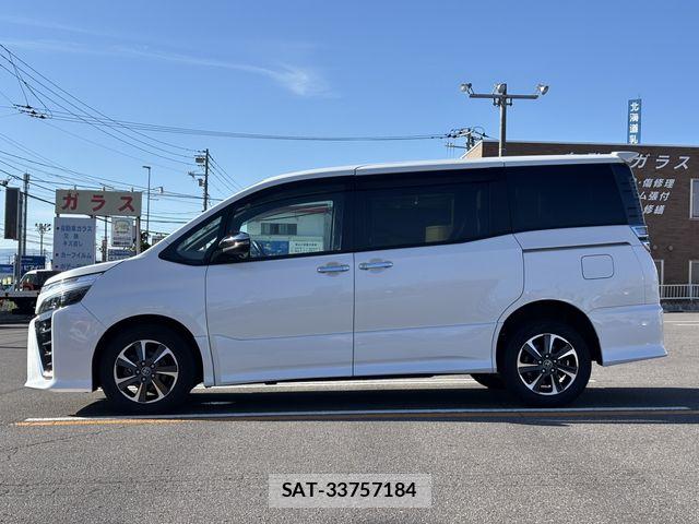 Toyota VOXY 2017-12 8415551-16