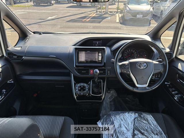 Toyota VOXY 2017-12 8415551-1